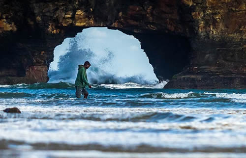 Hole-in-the-wall